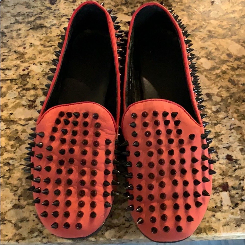 UNIF Hellraiser in red